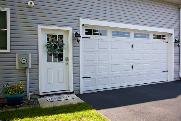 24/7 Emergency Garage Door Roller Replacement experts in Pinehurst, TX